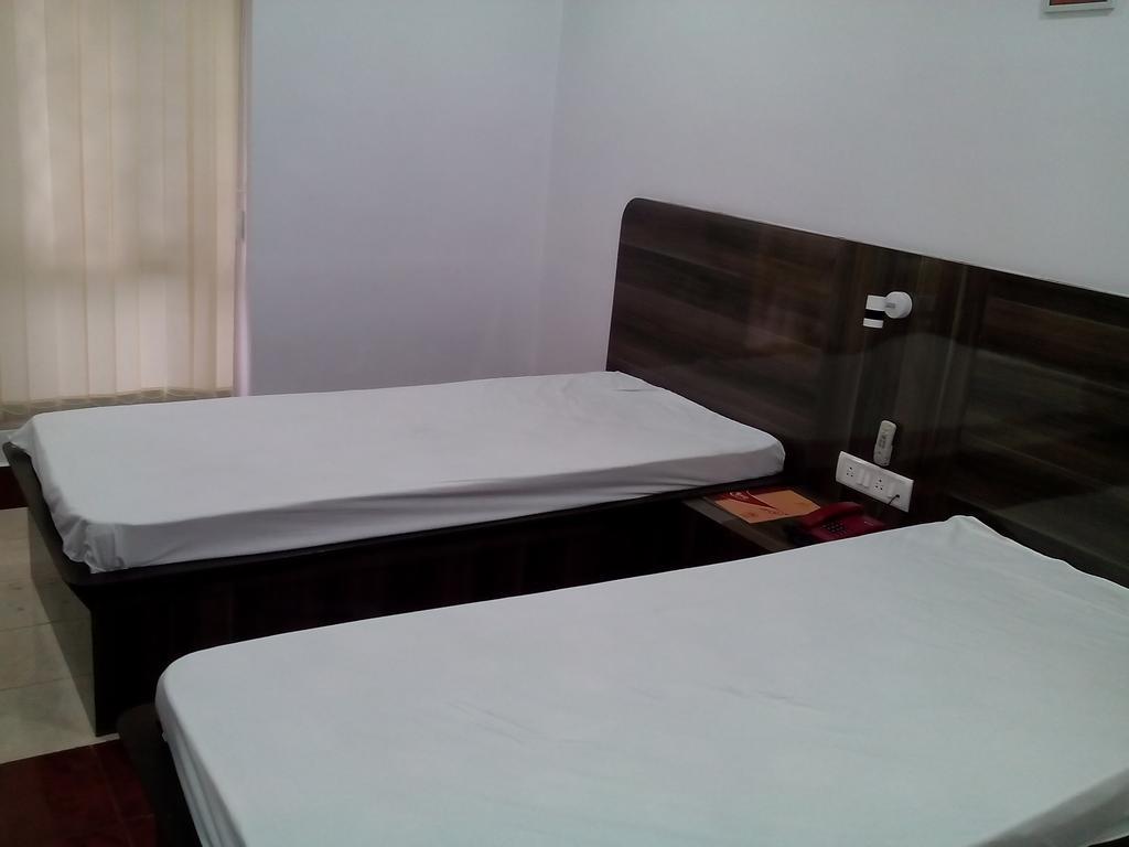 Neeranand Dalhousie- A Pure Vegetarian Hotel Kolkata Exterior photo