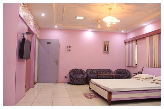 Neeranand Dalhousie- A Pure Vegetarian Hotel Kolkata Exterior photo